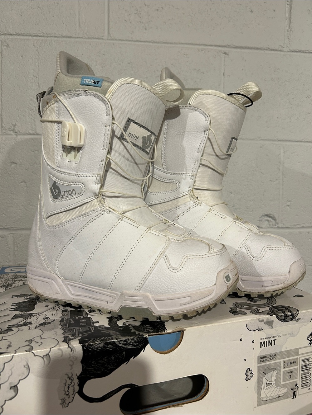 Burton Mint Snowboard Boots in White and Cream